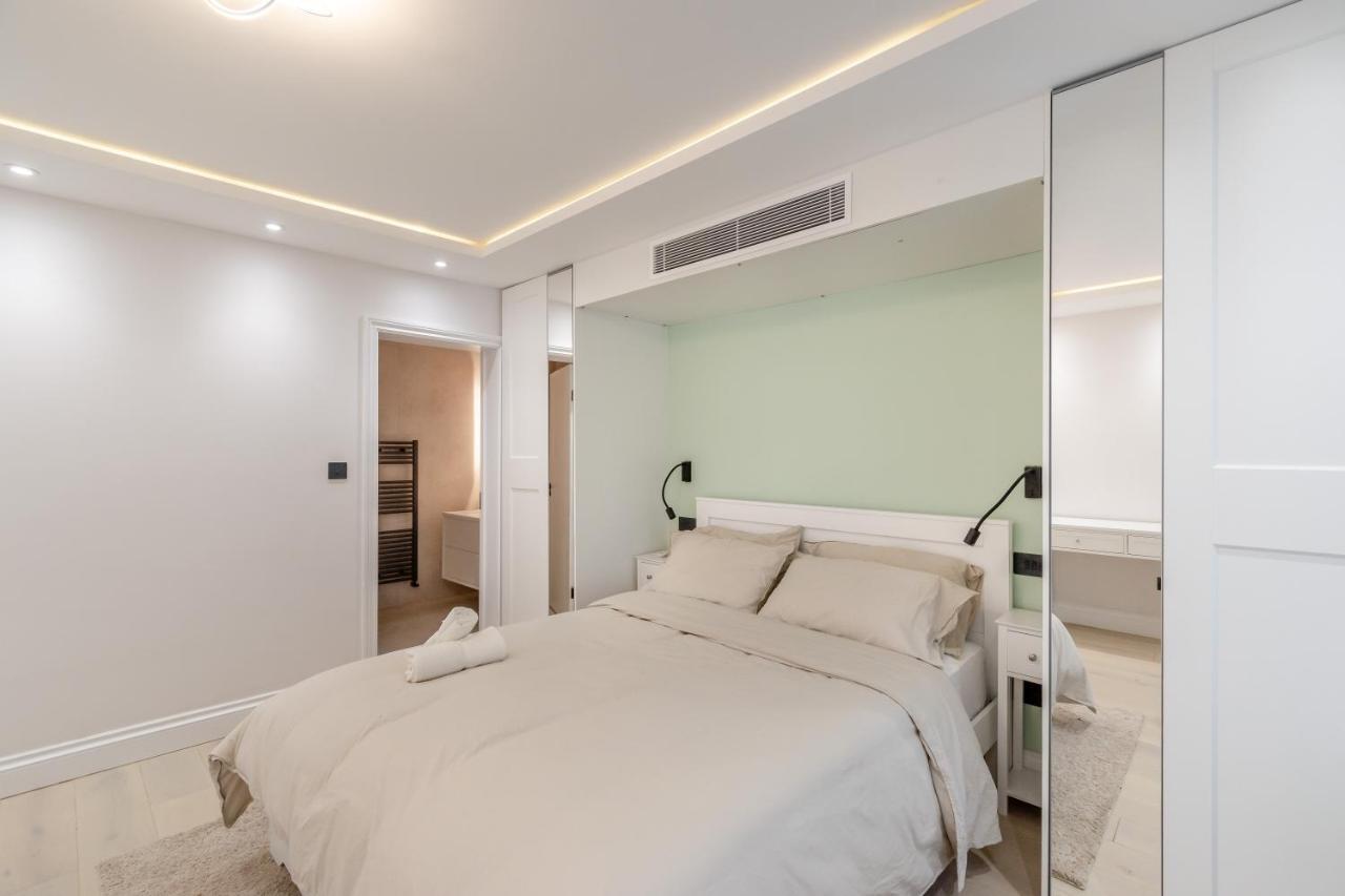 Appartamento Modern Garden Flat With Private Parking Londra Esterno foto