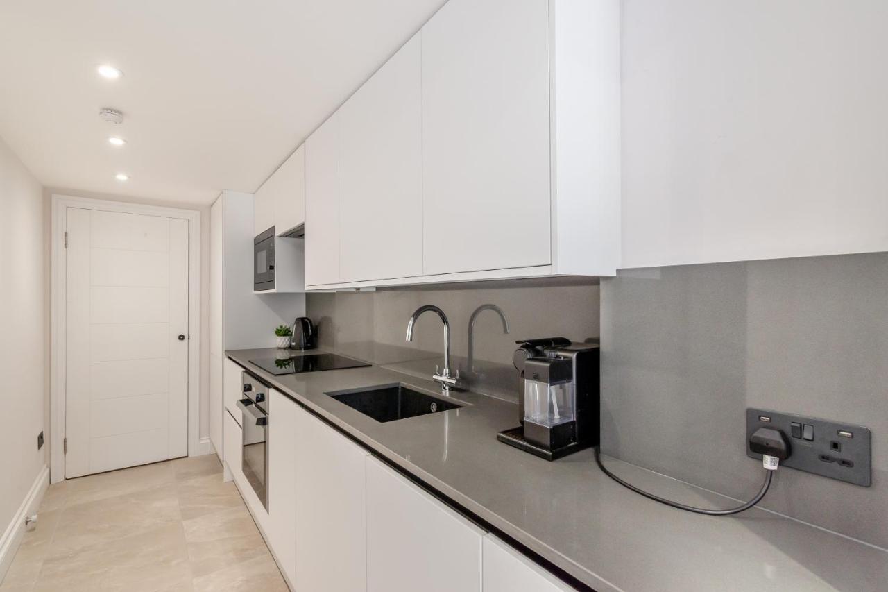 Appartamento Modern Garden Flat With Private Parking Londra Esterno foto